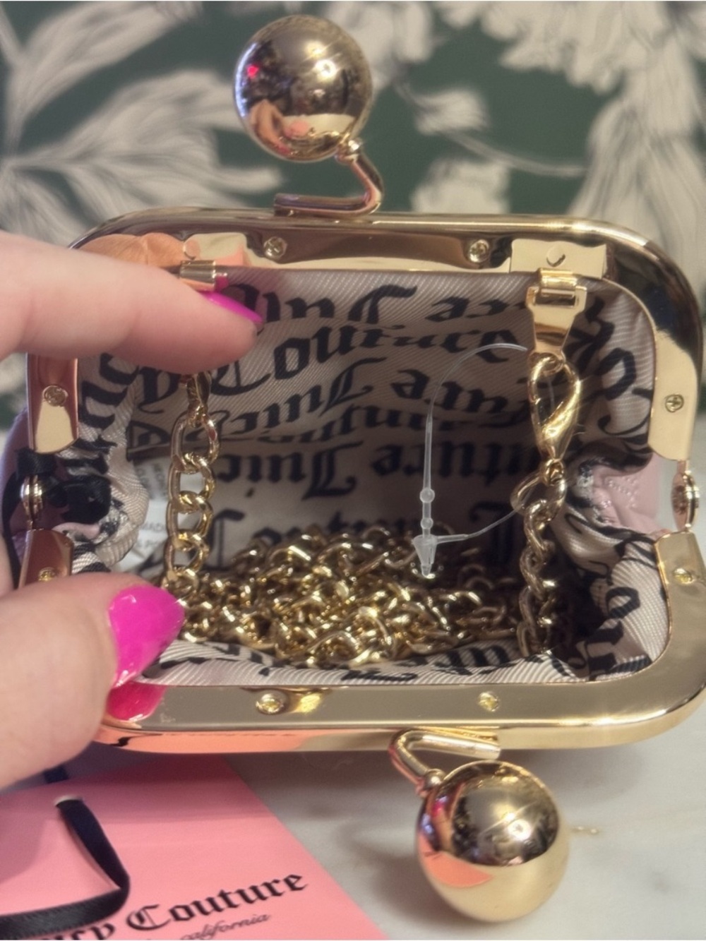 Juicy Couture Blush Quilted Kiss-Lock Crossbody with Gold Chain - Picture 6 of 6